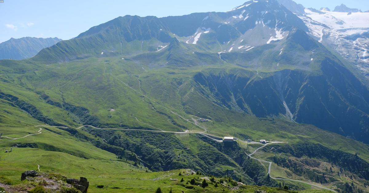 登山初心者の装備リスト【2026年】日帰り登山に必要なもの完全ガイド