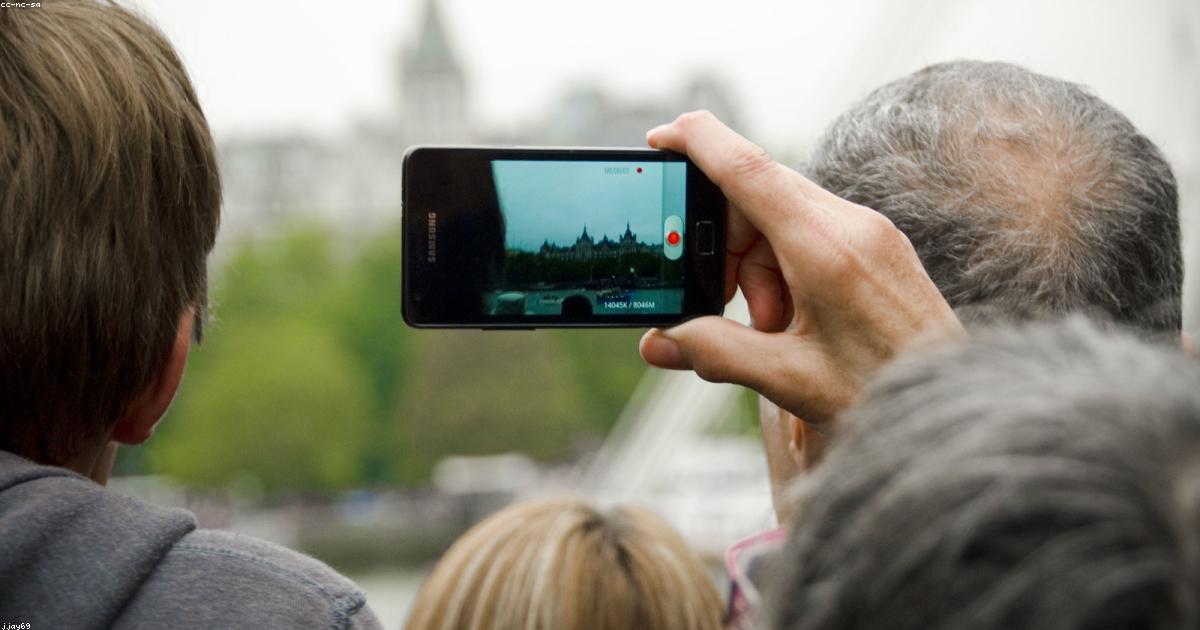 スマホ vs ミラーレスカメラ:旅行カメラ最終選択【2026年版】